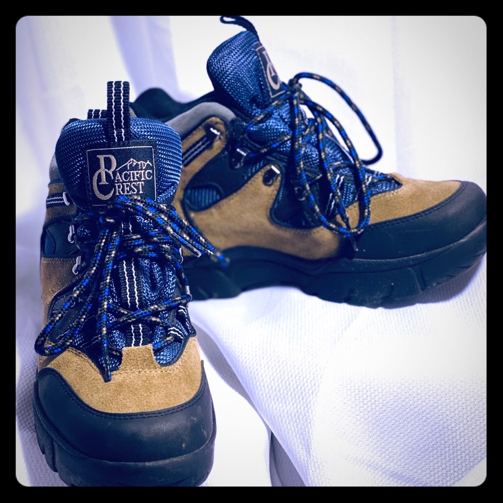 Fairbanks by Pacific Crest Hiking Boots ladies 5.5